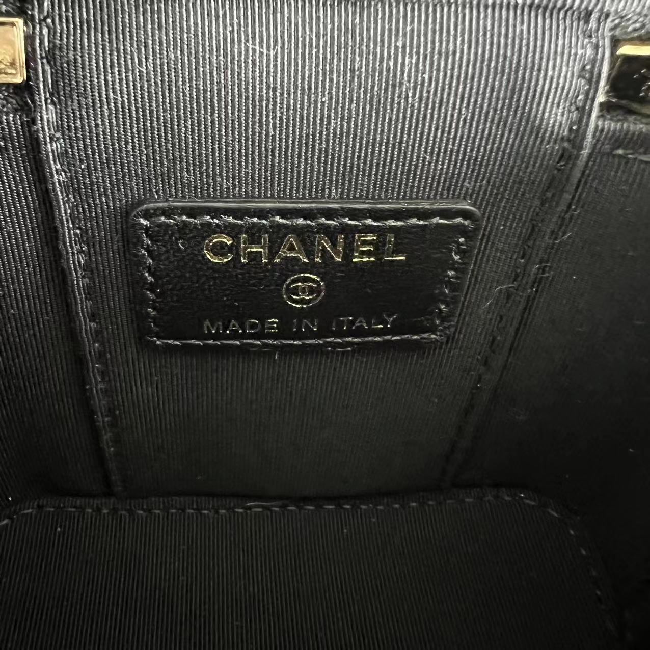 *Unused, 2021* Chanel Vanity Mini Quilted Lambskin Light Golden Hardware Series 31 - Luxury Evermore