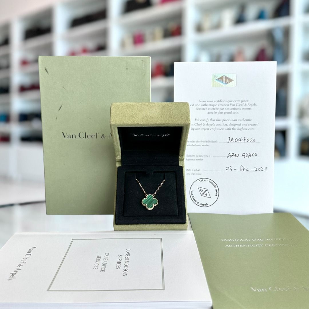 Van Cleef & Arpels VCA Vintage Alhambra Malachite 18K Yellow Gold Pendant - Luxury Evermore