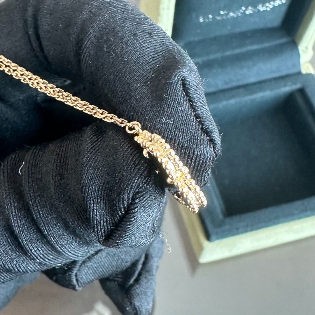 Van Cleef & Arpels VCA Vintage Alhambra Onyx Pendant Necklace 18K Yellow Gold